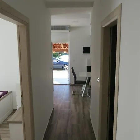 Lägenhet Familienwohnung 1 *