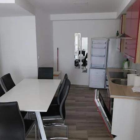 Lägenhet Familienwohnung 1
