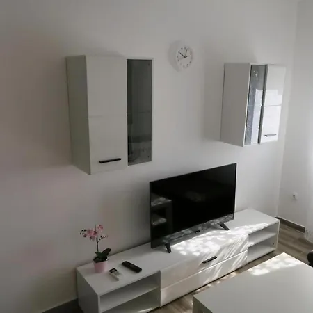 Lägenhet Familienwohnung 1 *