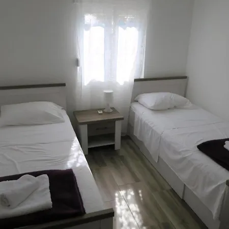Familienwohnung 1 Apartment *